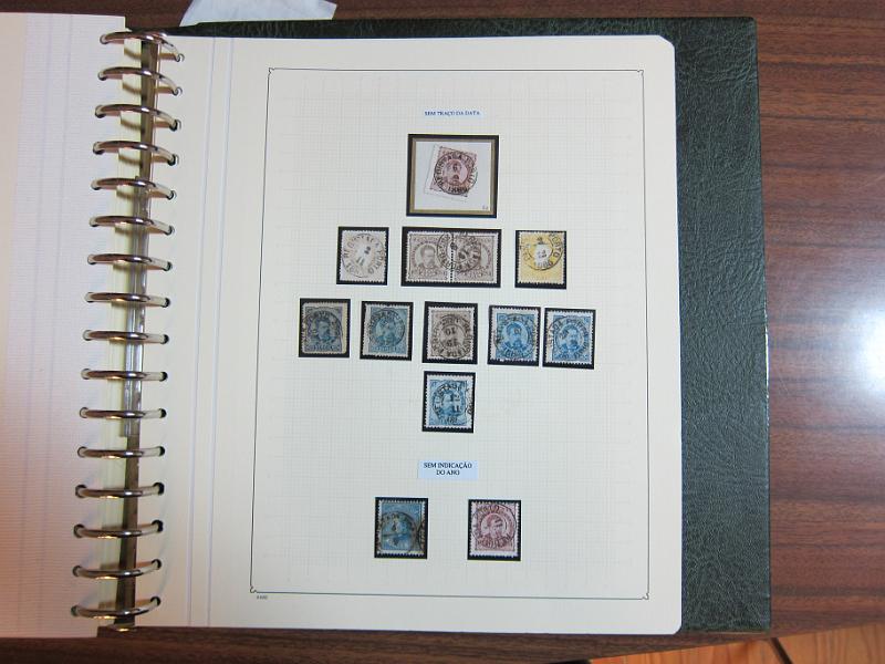 0014 (105).jpg -     Lote:    14      Marcofilia      Lotes Especiais       Descrição:      Portugal.   Colecção montada em dois álbuns com estudo especializado das marcas de duplo círculo e circulares do Porto, com selos de diversas emissões e cartas. Lote a ver.        Lote       Valor Base:     &euro; 1.500,00     Valor Venda:     &euro; 1.500,00     